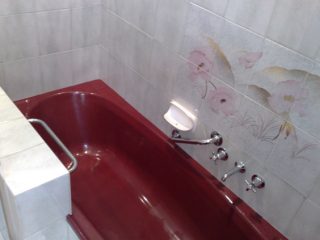 Maroon Bath Before